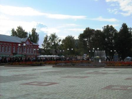 Площадь Советская в р.п. Воротынец, сентябрь 2009 г.